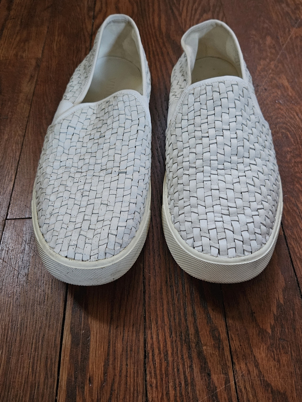 Vince Ivory Women's Size 8 Leather Slip-on Casual Shoes. Excellent Condition.